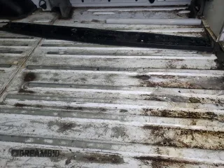 2017 Ford Transit z VIN 1FTYR1CMXHKB34060, wystawiony jako Copart lot #47865035 z przebiegiem 105 948 mil mil oraz Szkoda całkowita • Salvage title. Historia ofert i sprzedaży dostępna na DreamBid. Obrazek 11.