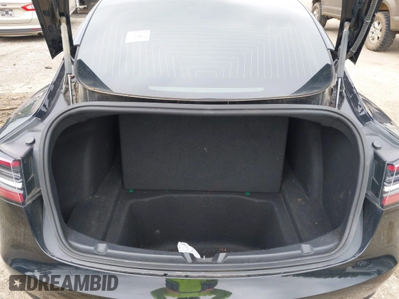 2018 Tesla Model 3 Long Range Battery z VIN 5YJ3E1EB3JF186733, wystawiony jako IAAI lot #42093891 z przebiegiem 102 435 mil mil oraz . Historia ofert i sprzedaży dostępna na DreamBid. Obrazek 10.