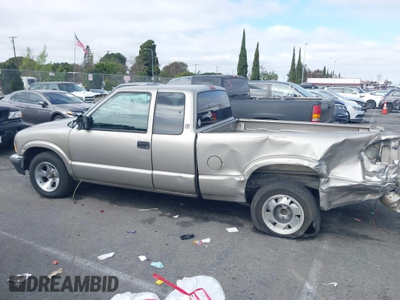 2002 GMC Sonoma SLS with VIN 1GTCS195328201178, listed as a IAAI auction lot 41534632 with 1 mi miles. Bid and sale history available at carsss.com. Image 13.