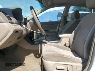 2005 Toyota Camry STD z VIN 4T1BE32K05U623205, wystawiony jako Copart lot #54331335 z przebiegiem 326 846 mil mil oraz Szkoda całkowita • Salvage title. Historia ofert i sprzedaży dostępna na DreamBid. Obrazek 7.