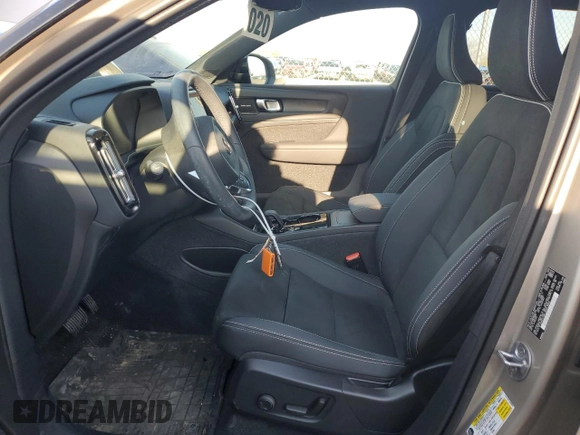 2023 Volvo XC40 Ultimate with VIN YV4ED3UM6P2031208, listed as a Copart auction lot 53889735 with 20,289 mi miles and Salvage title. Bid and sale history available at DreamBid. Image 7.