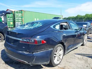 2014 Tesla Model S 60 с VIN 5YJSA1H14EFP44251, выставлен на аукционе IAAI как лот 42267250 с пробегом 60 560 миль миль и . История ставок и продаж доступна на DreamBid. Изображение 4.
