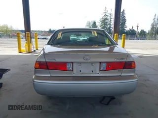 2001 Toyota Camry LE z VIN JT2BF28K110320365, wystawiony jako IAAI lot #41993343 z przebiegiem 211 458 mil mil oraz . Historia ofert i sprzedaży dostępna na DreamBid. Obrazek 16.