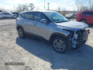 2022 Kia Seltos LX z VIN KNDEPCAAXN7246286, wystawiony jako IAAI lot #42051327 z przebiegiem 47 440 mil mil oraz . Historia ofert i sprzedaży dostępna na DreamBid. Obrazek 1.