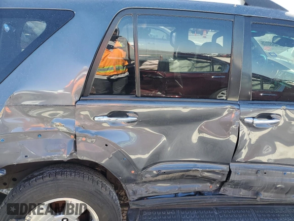 2007 Toyota 4Runner SR5 with VIN JTEZU14R978077936, listed as a Copart auction lot 48493175 with 33,305 mi miles and Salvage Title. Bid and sale history available at carsss.com. Image 10.