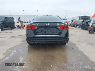 2019 Nissan Altima 2.5 Platinum with VIN 1N4BL4FV2KC207507, listed as a IAAI auction lot 41537675 with 69,872 mi miles. Bid and sale history available at carsss.com. Image 17.