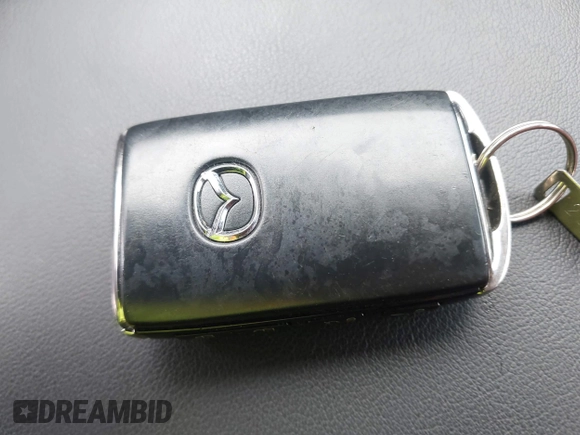 2022 Mazda 3 Carbon Edition z VIN 3MZBPACL7NM313242, wystawiony jako IAAI lot #42095279 z przebiegiem 30 787 mil mil oraz . Historia ofert i sprzedaży dostępna na DreamBid. Obrazek 11.