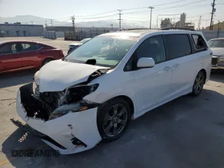2019 Toyota Sienna SE с VIN 5TDXZ3DC7KS002807, выставлен на аукционе Copart как лот 59364105 с пробегом 61 346 миль миль и Списание • Salvage title. История ставок и продаж доступна на DreamBid. Изображение 1.