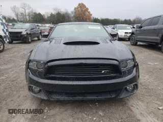 2013 Ford Mustang GT z VIN 1ZVBP8CF0D5206704, wystawiony jako Copart lot #82353494 z przebiegiem 118 303 mil mil oraz Szkody całkowita. Historia ofert i sprzedaży dostępna na DreamBid. Obrazek 5.