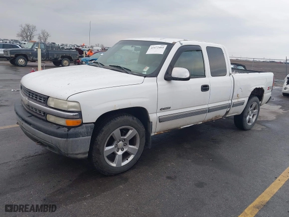 2002 Chevrolet Silverado 1500 LT with VIN 2GCEK19T421244258, listed as a IAAI auction lot 41472464 with 237,300 mi miles. Bid and sale history available at carsss.com. Image 2.