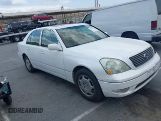 2002 Lexus LS 430 z VIN JTHBN30F020079736, wystawiony jako IAAI lot #42077136 z przebiegiem 197 014 mil mil oraz . Historia ofert i sprzedaży dostępna na DreamBid. Obrazek 1.