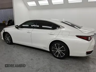2022 Lexus ES 300h z VIN 58ADA1C18NU020705, wystawiony jako Copart lot #47901355 z przebiegiem 27 507 mil mil oraz Czysty tytuł • Clean title. Historia ofert i sprzedaży dostępna na DreamBid. Obrazek 2.