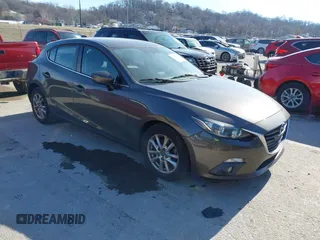2015 Mazda 3 i Grand Touring z VIN 3MZBM1M79FM188174, wystawiony jako IAAI lot #41425277 z przebiegiem 229 850 mil mil oraz . Historia ofert i sprzedaży dostępna na DreamBid. Obrazek 1.