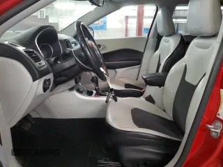 2019 Jeep Compass Latitude z VIN 3C4NJDBB9KT772804, wystawiony jako Copart lot #58519895 z przebiegiem 145 266 mil mil oraz Czysty tytuł • Clean title. Historia ofert i sprzedaży dostępna na DreamBid. Obrazek 7.
