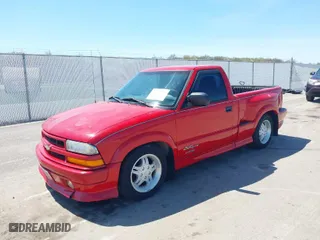 2000 Chevrolet S-10 LS with VIN 1GCCS1449Y8126199, listed as a IAAI auction lot 42052804 with 80,005 mi miles. Bid and sale history available at carsss.com. Image 2.