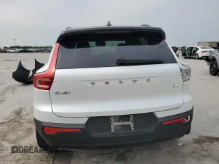 2021 Volvo XC40 z VIN YV4ED3UR8M2611762, wystawiony jako Copart lot #53993175 z przebiegiem 70 428 mil mil oraz Tytuł czysty. Historia ofert i sprzedaży dostępna na DreamBid. Obrazek 6.