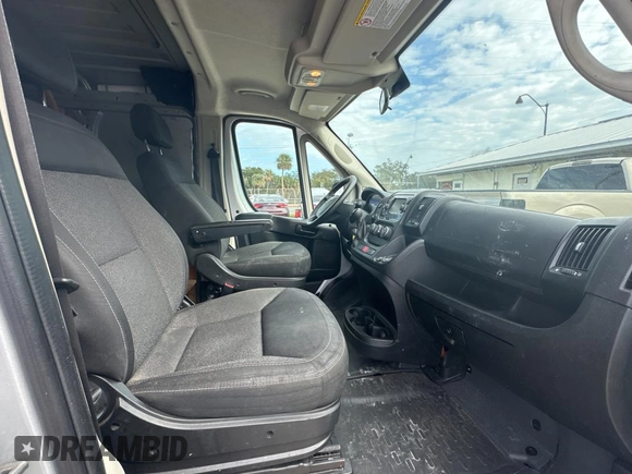 2019 Ram ProMaster Cargo with VIN 3C6TRVNGXKE557103, listed as a Copart auction lot 88736265 with 163,476 mi miles and Clean Title. Bid and sale history available at DreamBid. Image 5.