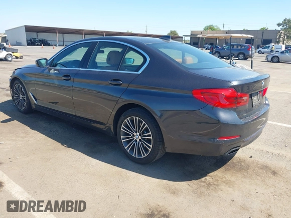 2019 BMW 5 Series 540i с VIN WBAJE5C5XKWW20300, выставлен на аукционе IAAI как лот 42139380 с пробегом 32 802 миль миль и . История ставок и продаж доступна на DreamBid. Изображение 3.