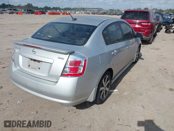 2012 Nissan Sentra S z VIN 3N1AB6AP4CL605131, wystawiony jako IAAI lot #42420591 z przebiegiem 199 410 mil mil oraz . Historia ofert i sprzedaży dostępna na DreamBid. Obrazek 4.