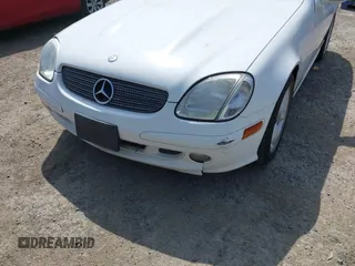 2001 Mercedes-Benz SLK-Class with VIN WDBKK65F31F172555, listed as a IAAI auction lot 42056347 with 197,272 mi miles. Bid and sale history available at carsss.com. Image 6.