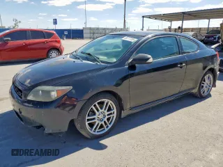 2005 Scion tC z VIN JTKDE177350049415, wystawiony jako Copart lot #59777735 z przebiegiem 272 617 mil mil oraz Szkody całkowita. Historia ofert i sprzedaży dostępna na DreamBid. Obrazek 1.