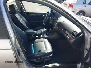 2004 BMW 3 Series 325i с VIN WBAAZ33464KP82869, выставлен на аукционе IAAI как лот 42221954 с пробегом 90 335 миль миль и . История ставок и продаж доступна на DreamBid. Изображение 5.
