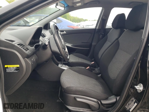 2013 Hyundai Accent GS z VIN KMHCT5AE3DU138539, wystawiony jako Copart lot #57944965 z przebiegiem Nie podano mil oraz Czysty tytuł • Clean title. Historia ofert i sprzedaży dostępna na DreamBid. Obrazek 7.