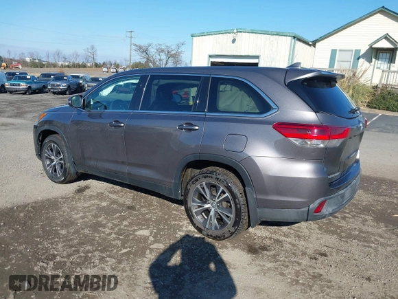 2019 Toyota Highlander LE with VIN 5TDBZRFH0KS960077, listed as a IAAI auction lot 41222178 with 125,800 mi miles and . Bid and sale history available at DreamBid. Image 3.