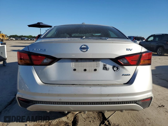 2021 Nissan Altima SV z VIN 1N4BL4DW9MN312435, wystawiony jako Copart lot #55769855 z przebiegiem 85 702 mil mil oraz Szkoda całkowita • Salvage title. Historia ofert i sprzedaży dostępna na DreamBid. Obrazek 6.