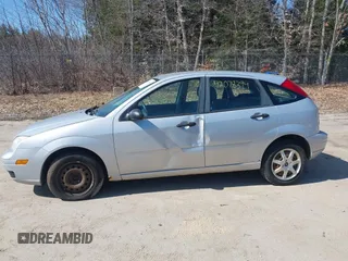 2005 Ford Focus S with VIN 3FAFP37N25R117732, listed as a IAAI auction lot 42078394 with 177,924 mi miles and . Bid and sale history available at carsss.com. Image 12.