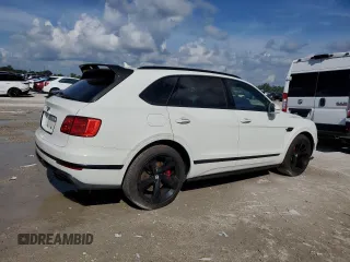 2019 Bentley Bentayga V8 z VIN SJAAM2ZV7KC025449, wystawiony jako Copart lot #62903583 z przebiegiem 12 615 mil mil oraz . Historia ofert i sprzedaży dostępna na DreamBid. Obrazek 3.