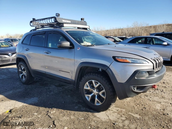 2018 Jeep Cherokee Trailhawk with VIN 1C4PJMBBXJD572091, listed as a Copart auction lot 83634294 with 88,792 mi miles and Salvage Title. Bid and sale history available at carsss.com. Image 4.