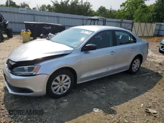 2013 Volkswagen Jetta S z VIN 3VW2K7AJ7DM398438, wystawiony jako Copart lot #60476565 z przebiegiem 98 880 mil mil oraz Szkoda całkowita • Salvage title. Historia ofert i sprzedaży dostępna na DreamBid. Obrazek 1.