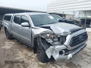 2023 Toyota Tacoma SR5 z VIN 3TYBZ5DN9PT002648, wystawiony jako IAAI lot #42498587 z przebiegiem 45 989 mil mil oraz . Historia ofert i sprzedaży dostępna na DreamBid. Obrazek 1.