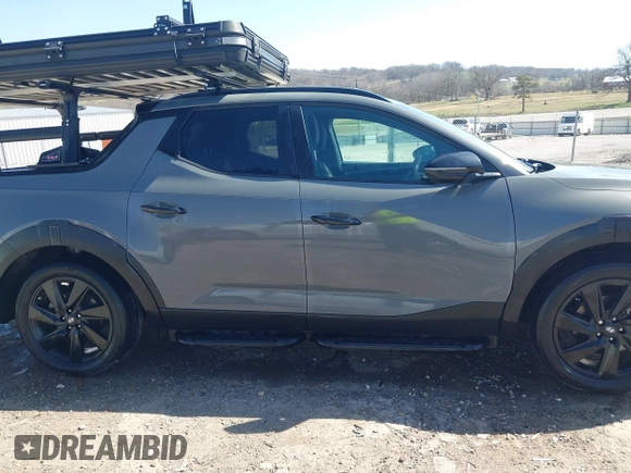 2023 Hyundai Santa Cruz Night Edition z VIN 5NTJCDAF1PH055092, wystawiony jako IAAI lot #41792396 z przebiegiem 46 253 mil mil oraz . Historia ofert i sprzedaży dostępna na DreamBid. Obrazek 14.