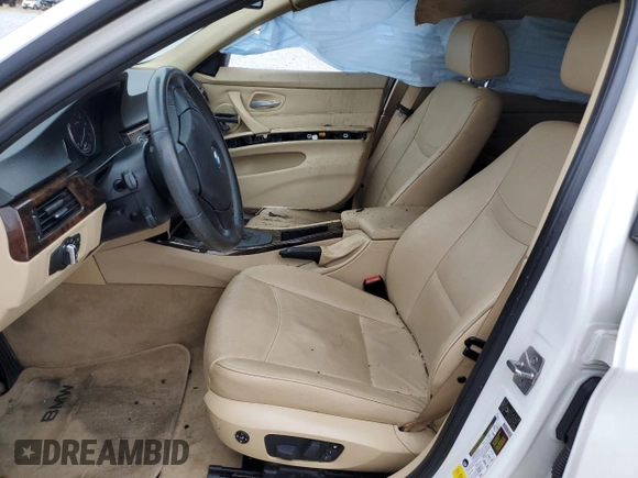 2011 BMW 3 Series 328i z VIN WBAPH7G53BNM58989, wystawiony jako Copart lot #79000604 z przebiegiem Nie podano mil oraz Nie do naprawy • Non repairable. Historia ofert i sprzedaży dostępna na DreamBid. Obrazek 7.