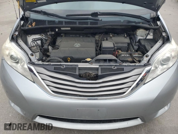 2011 Toyota Sienna XLE z VIN 5TDDK3DC1BS018203, wystawiony jako Copart lot #58807795 z przebiegiem 103 177 mil mil oraz Szkoda całkowita • Salvage title. Historia ofert i sprzedaży dostępna na DreamBid. Obrazek 12.