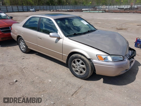 1999 Toyota Camry LE z VIN JT2BF28K9X0201679, wystawiony jako IAAI lot #42037008 z przebiegiem 107 928 mil mil oraz . Historia ofert i sprzedaży dostępna na DreamBid. Obrazek 1.
