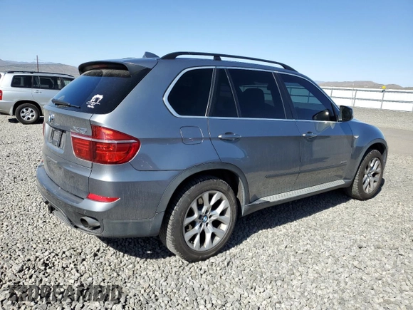 2013 BMW X5 xDrive35i z VIN 5UXZV4C59D0E01402, wystawiony jako Copart lot #55064725 z przebiegiem 108 373 mil mil oraz Szkody całkowita. Historia ofert i sprzedaży dostępna na DreamBid. Obrazek 3.