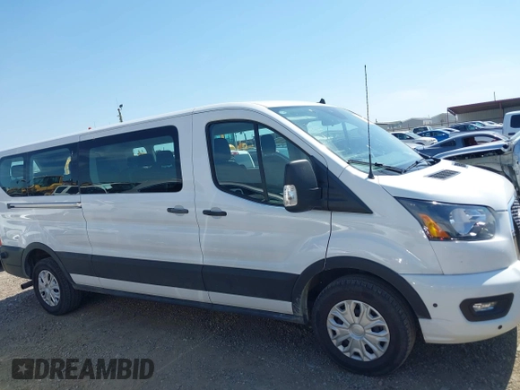 2024 Ford Transit Passenger XL z VIN 1FBAX2Y86RKA08969, wystawiony jako IAAI lot #42265593 z przebiegiem 27 690 mil mil oraz . Historia ofert i sprzedaży dostępna na DreamBid. Obrazek 13.