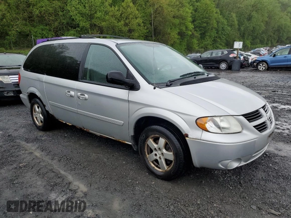 2006 Dodge Grand Caravan SXT z VIN 2D4GP44L56R786238, wystawiony jako Copart lot #55799425 z przebiegiem 173 150 mil mil oraz Czysty tytuł • Clean title. Historia ofert i sprzedaży dostępna na DreamBid. Obrazek 4.