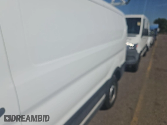 2019 Ford Transit z VIN 1FTYR1YM5KKB83053, wystawiony jako IAAI lot #42854173 z przebiegiem 196 257 mil mil oraz . Historia ofert i sprzedaży dostępna na DreamBid. Obrazek 7.