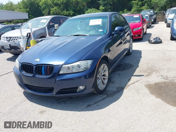 2011 BMW 3 Series 328i z VIN WBAPH7C56BE680769, wystawiony jako IAAI lot #42333900 z przebiegiem Nie podano mil oraz . Historia ofert i sprzedaży dostępna na DreamBid. Obrazek 2.