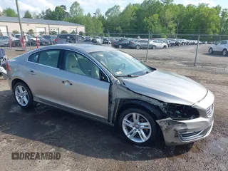 2014 Volvo S60 T5 z VIN YV1612FS3E2278344, wystawiony jako IAAI lot #42135203 z przebiegiem 43 876 mil mil oraz . Historia ofert i sprzedaży dostępna na DreamBid. Obrazek 1.