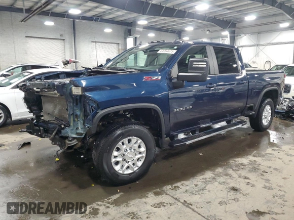 2020 Chevrolet Silverado 3500HD LT with VIN 1GC4YTE72LF333755, listed as a Copart auction lot 44764675 with 33,741 mi miles and Salvage Title. Bid and sale history available at carsss.com. Image 1.