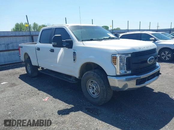 2018 Ford Super Duty F-250 SRW XL with VIN 1FT7W2B68JEC59785, listed as a IAAI auction lot 41975366 with 141,353 mi miles. Bid and sale history available at carsss.com. Image 1.