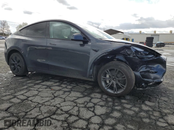 2024 Tesla Model Y Long Range z VIN 7SAYGAEE1RF107617, wystawiony jako Copart lot #48224405 z przebiegiem 10 637 mil mil oraz Szkoda całkowita • Salvage title. Historia ofert i sprzedaży dostępna na DreamBid. Obrazek 4.