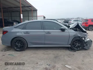2025 Honda Civic Sport z VIN 2HGFE2F56SH505972, wystawiony jako IAAI lot #41634259 z przebiegiem 11 043 mil mil oraz . Historia ofert i sprzedaży dostępna na DreamBid. Obrazek 14.