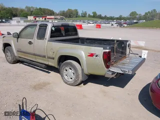 2004 Chevrolet Colorado LS Z85 with VIN 1GCDT196248122422, listed as a IAAI auction lot 42083858 with 220,648 mi miles. Bid and sale history available at carsss.com. Image 3.