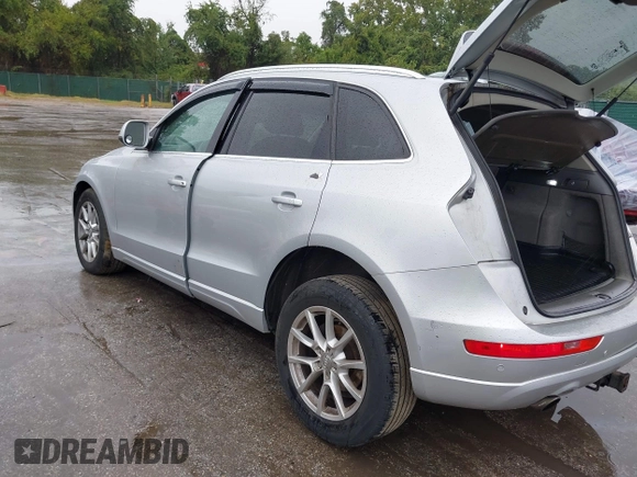 2010 Audi Q5 Premium with VIN WA1CKAFP0AA092895, listed as a IAAI auction lot 40445576 with 152,659 mi miles. Bid and sale history available at carsss.com. Image 3.